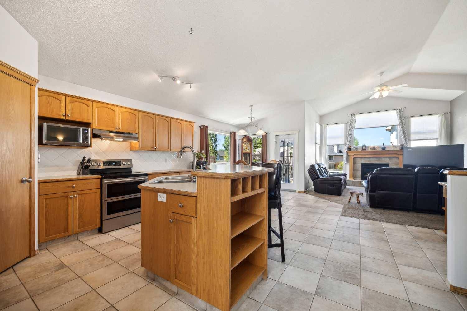 Chestermere, AB T1X 1G8,126 WEST LAKEVIEW Passage