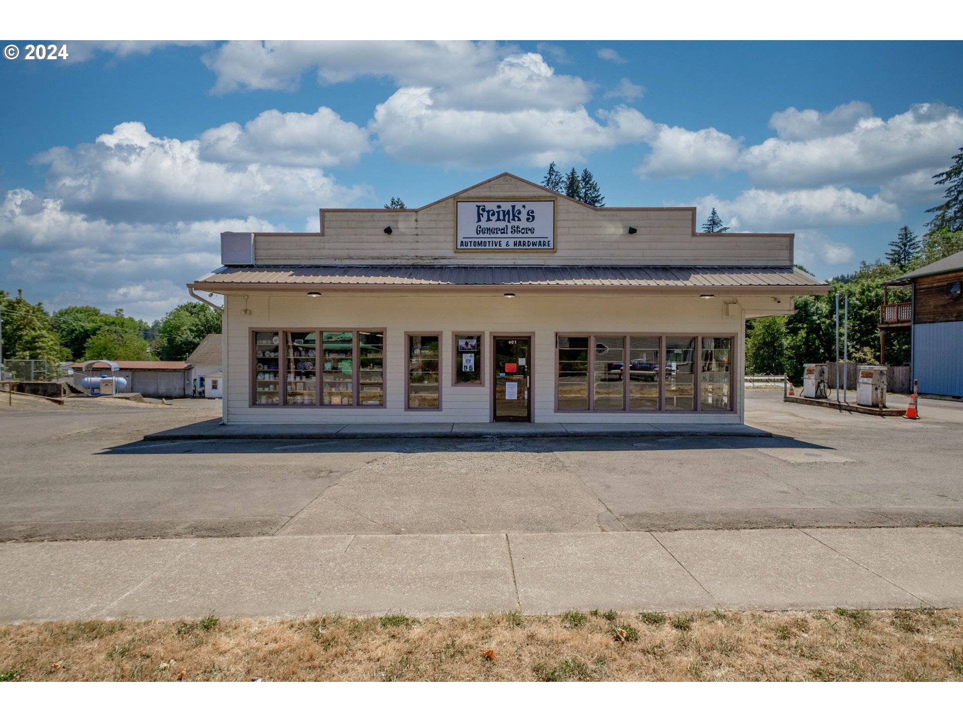 Falls City, OR 97344,401 N MAIN ST