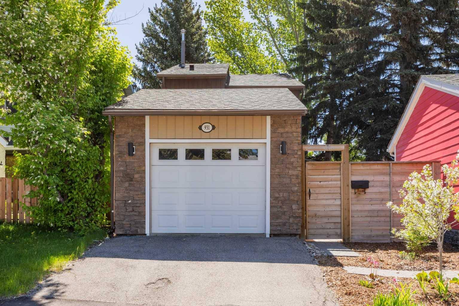 Calgary, AB T3G 1A4,931 Ranchview CRES NW