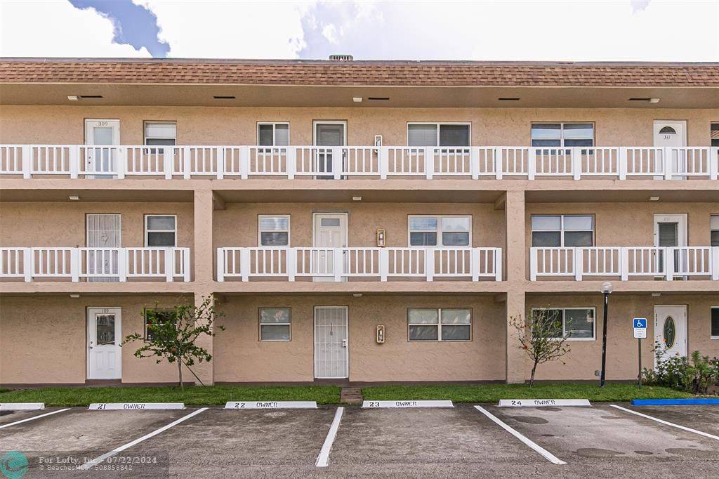 Deerfield Beach, FL 33441,608 SW Natura Blvd  #110