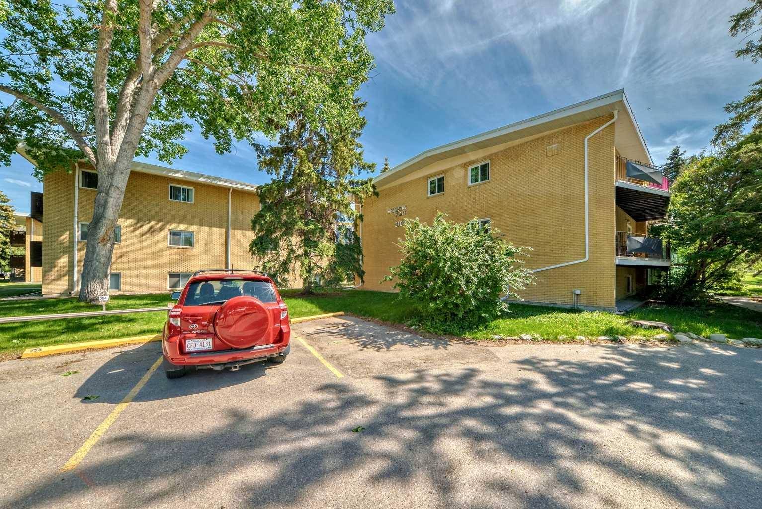 Calgary, AB T2L 1L7,3103 Blakiston DR NW #203