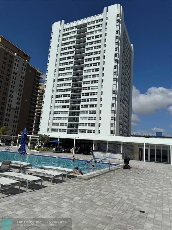 Hallandale Beach, FL 33009,1904 S Ocean Dr  #604S