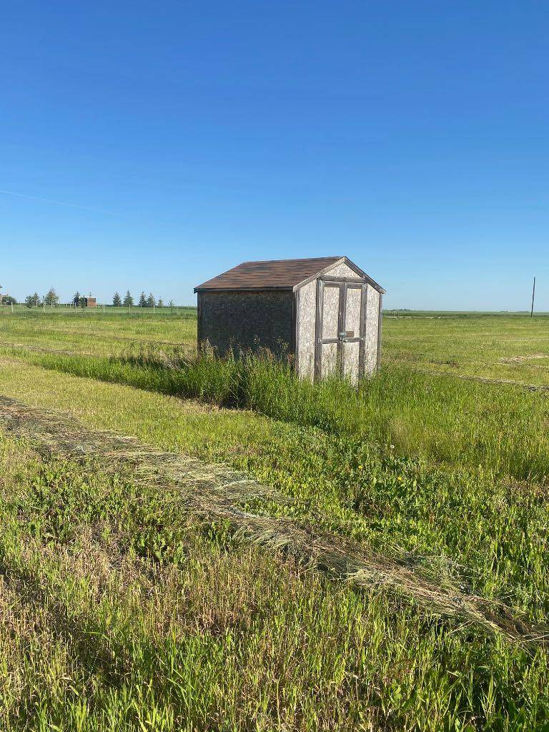 Rural Kneehill County, AB T1T 1T1,290043 RR 253 TWP RD 290