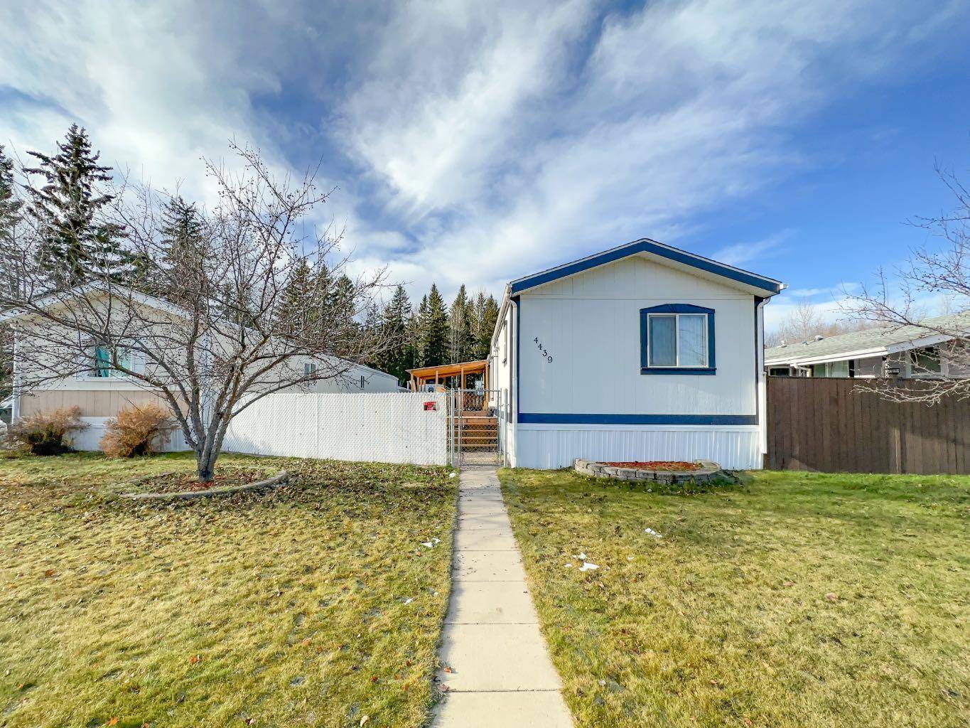 Rocky Mountain House, AB T4T1N9,4439 59 ST