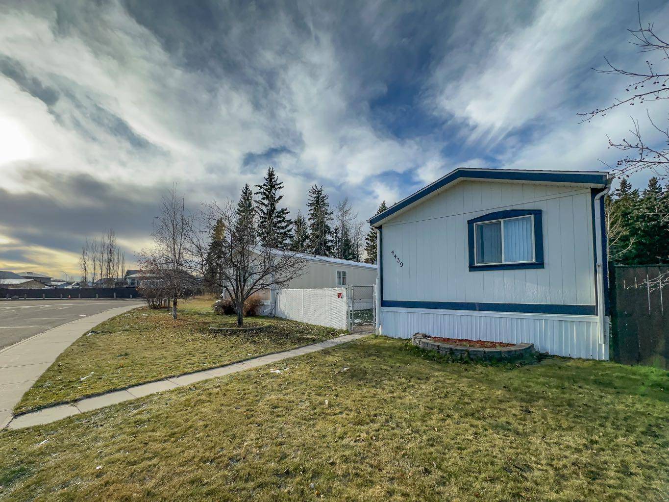 Rocky Mountain House, AB T4T1N9,4439 59 ST