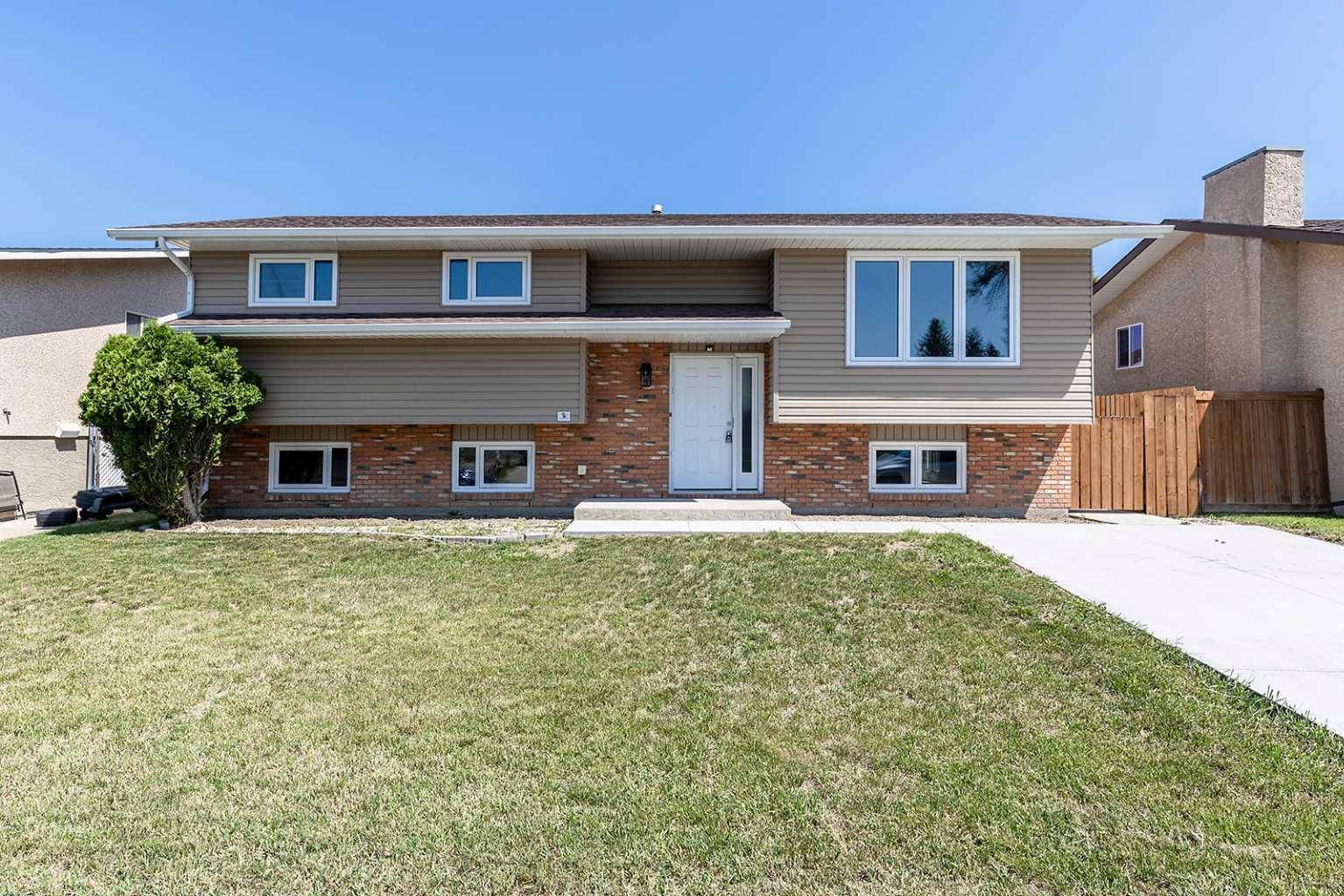 Medicine Hat, AB T1B 3A4,236 Ross Glen DR SE