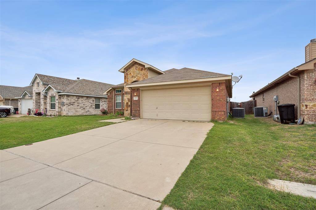 Granbury, TX 76049,4301 Sapphire Lane