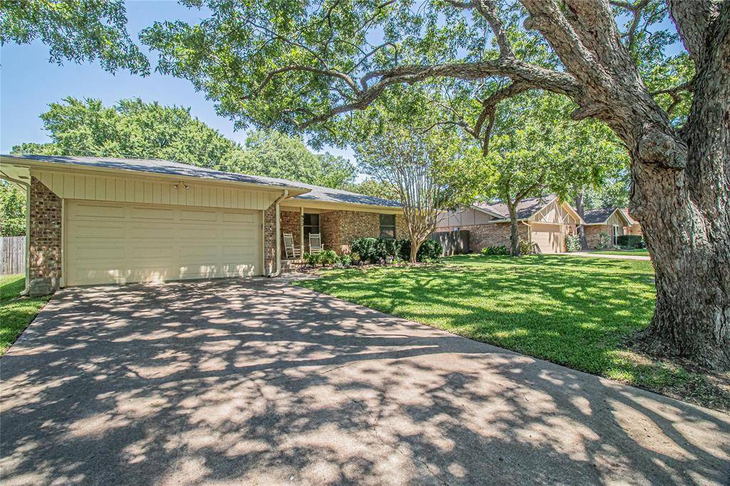 Grapevine, TX 76051,922 Kings Canyon Drive