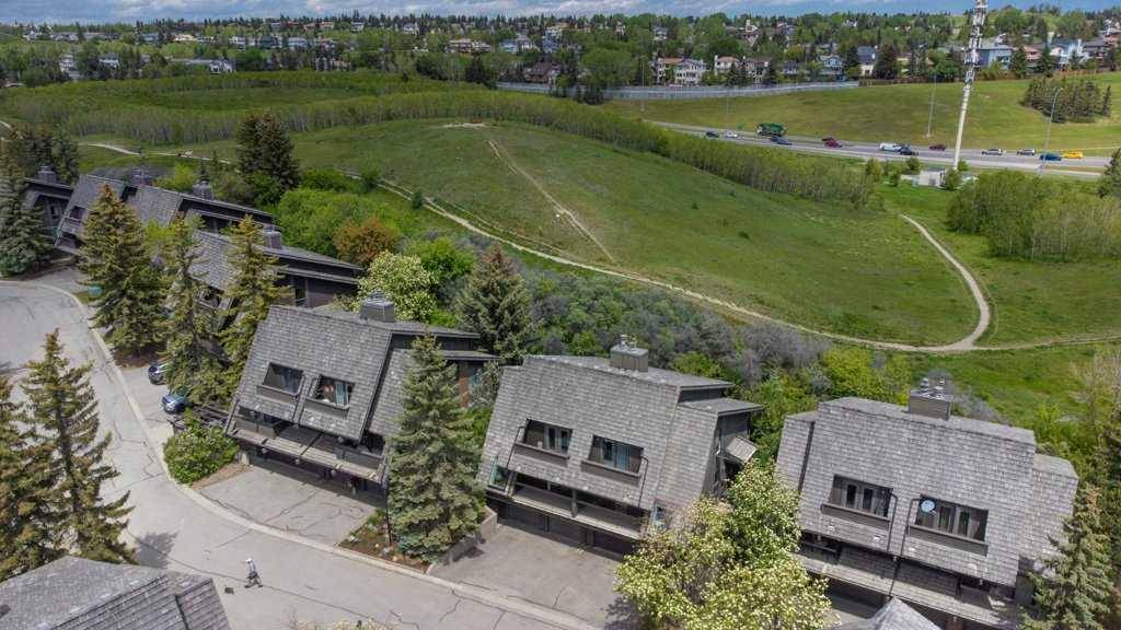 Calgary, AB T3G 1M3,700 Ranch Estates PL NW #13