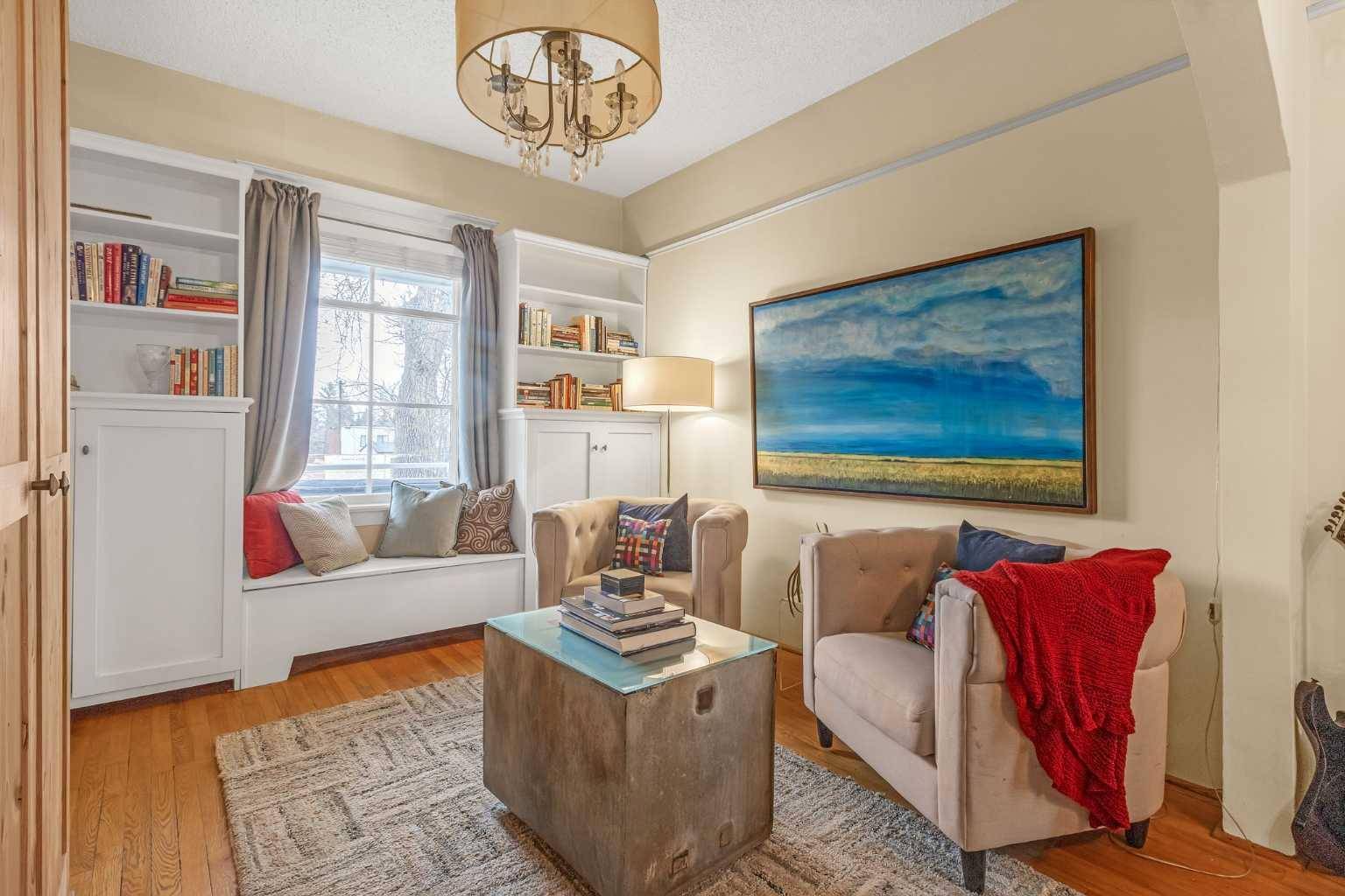 Calgary, AB T2T 3Y1,3715 14A ST SW