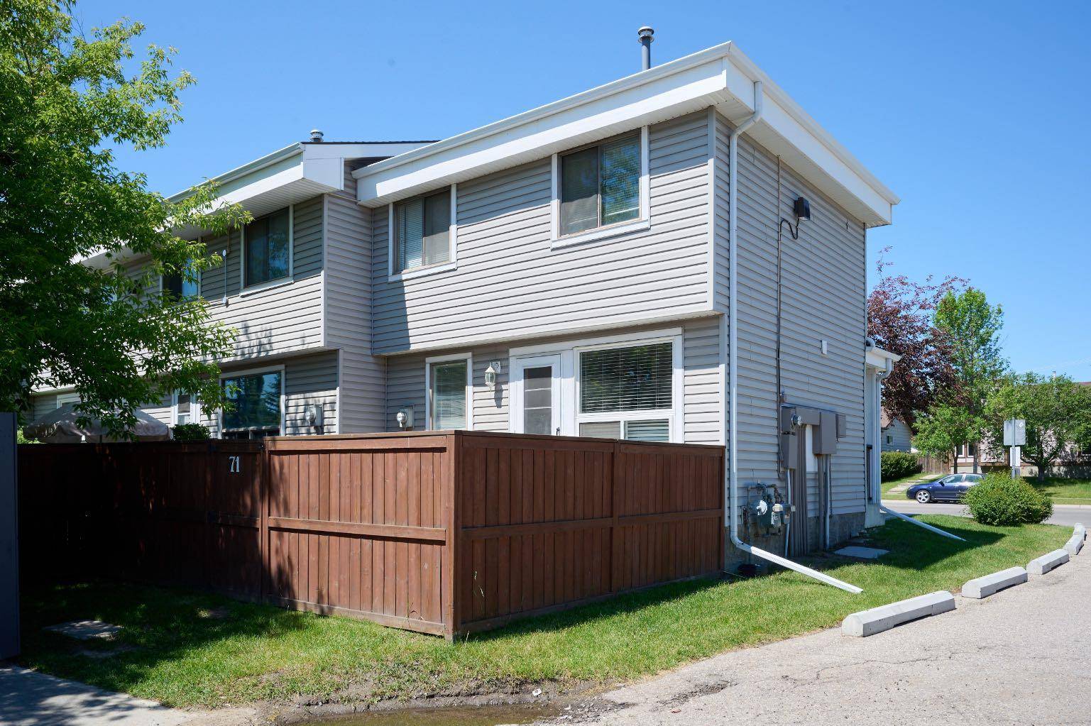 Calgary, AB T1Y 4S4,4360 58 ST NE #71