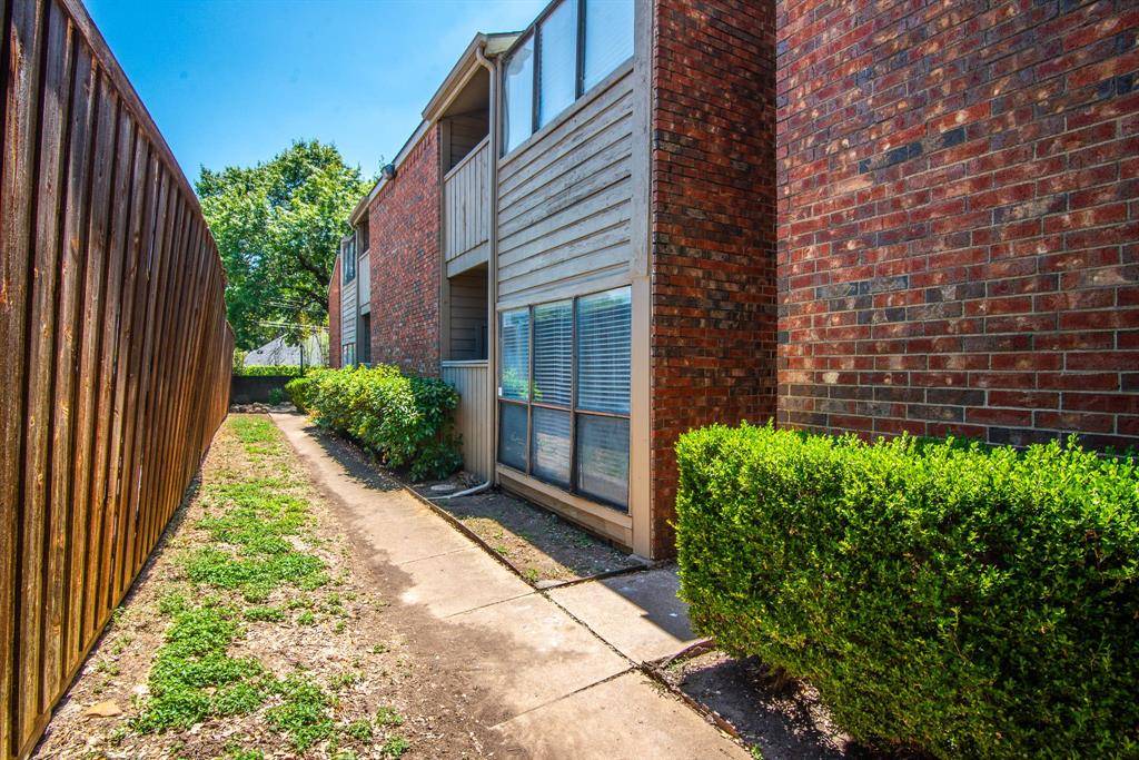 Dallas, TX 75243,9254 Forest Lane #302