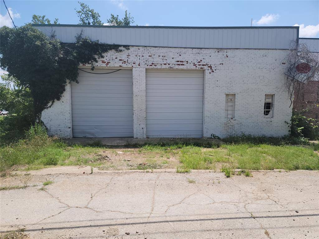 Seminole, OK 74868,316 E Oak Street