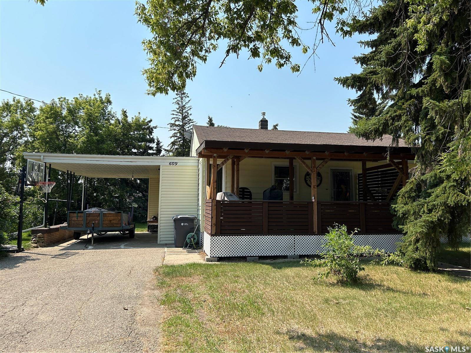 Oxbow, SK S0C 2B0,609 Walsh AVENUE