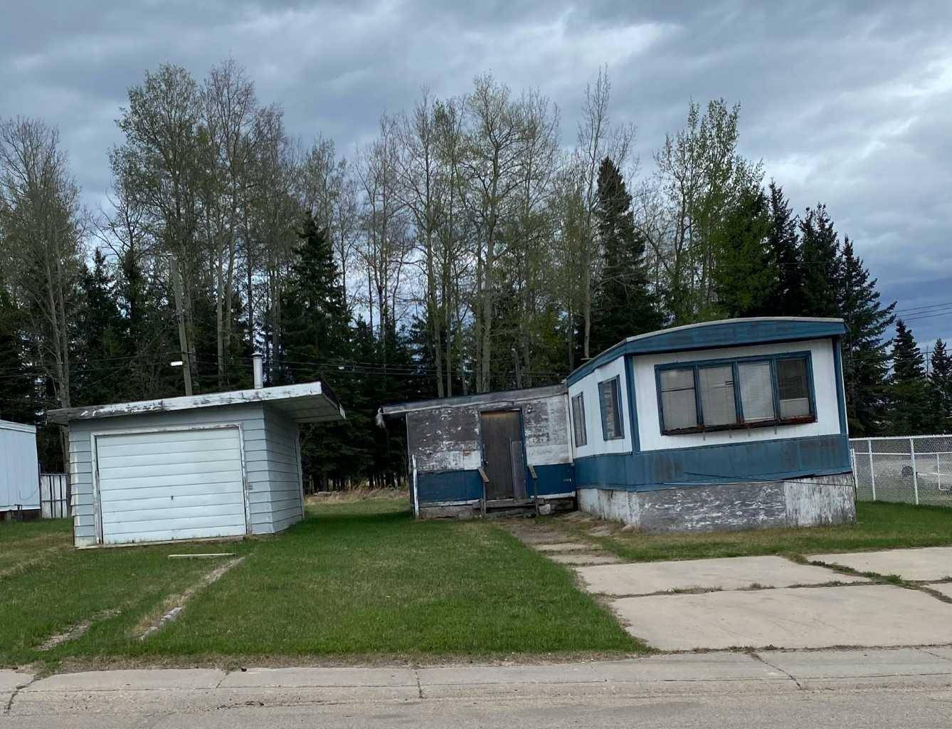 Fox Creek, AB T0H 1P0,203 4 ST NE