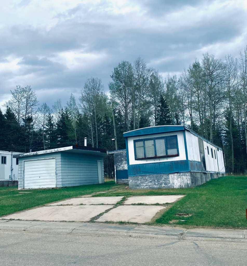 Fox Creek, AB T0H 1P0,203 4 ST NE