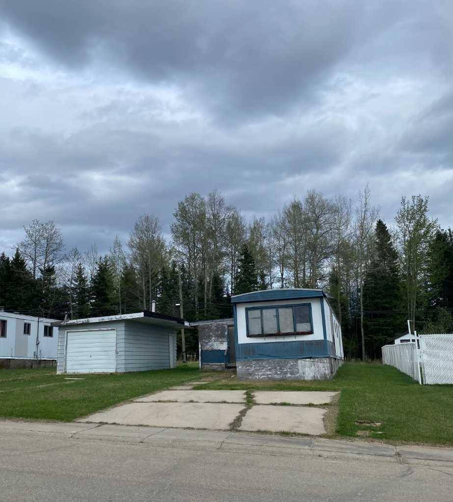 Fox Creek, AB T0H 1P0,203 4 ST NE