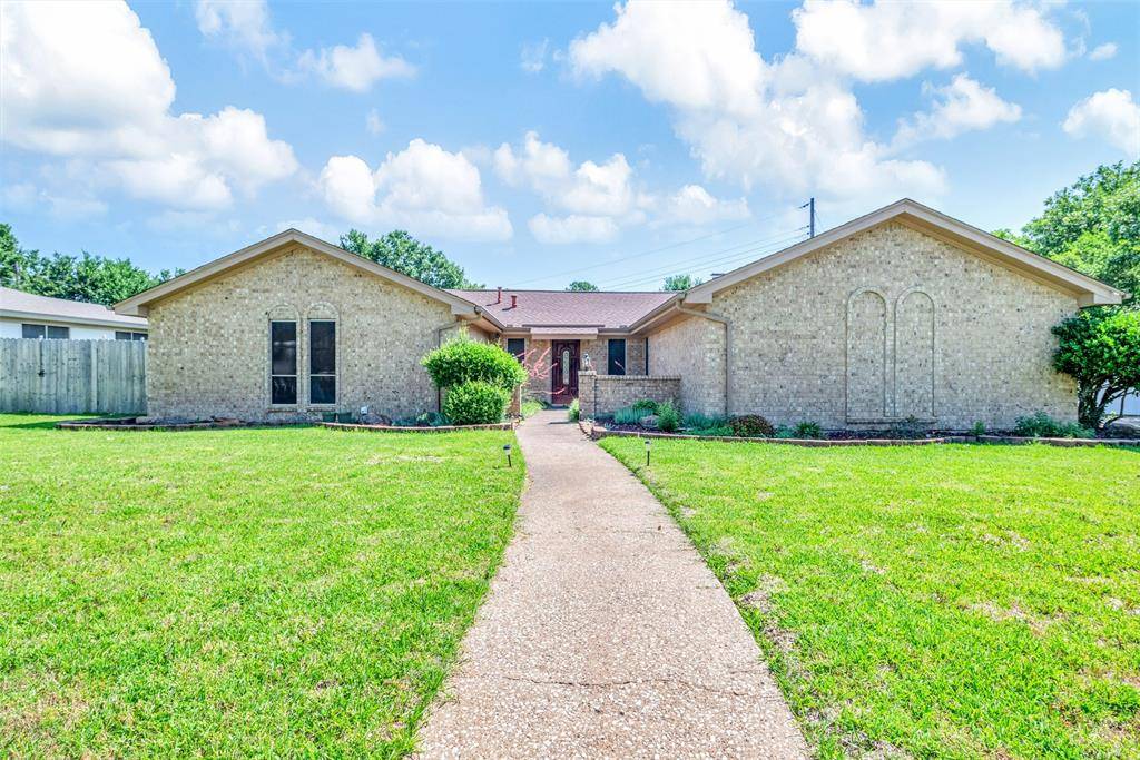 Bedford, TX 76022,621 Robindale Drive