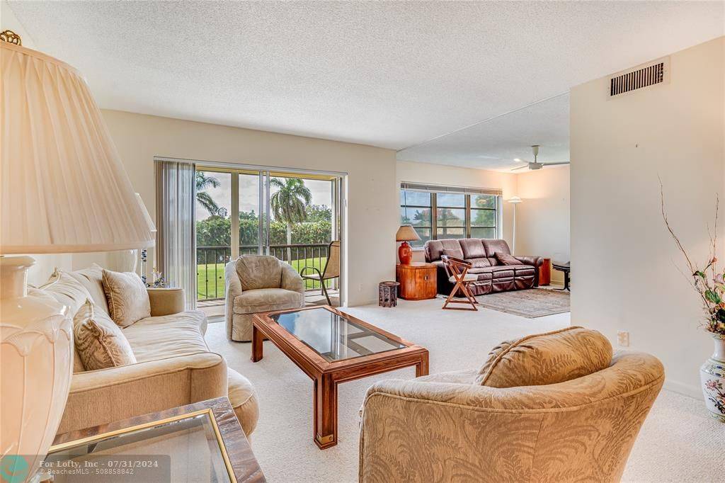 Pembroke Pines, FL 33025,9711 N Hollybrook Lake Dr  #301