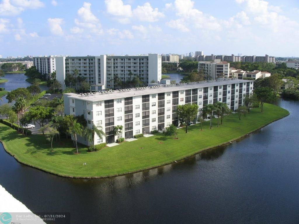 Pompano Beach, FL 33069,2230 N Cypress Bend Dr  #105