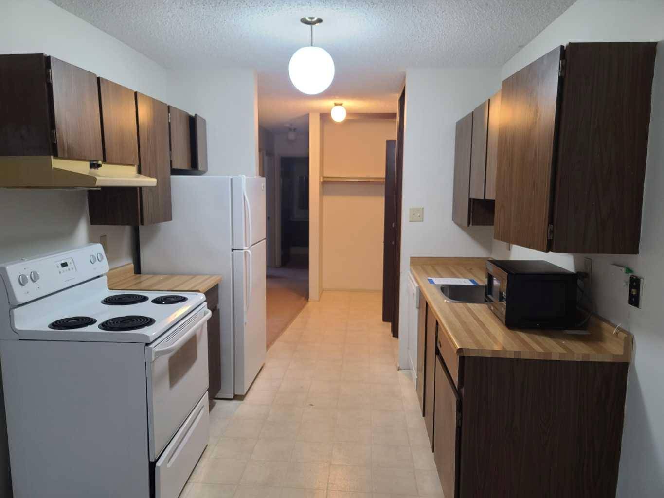 Peace River, AB T8S 1R7,7802 99 ST #404