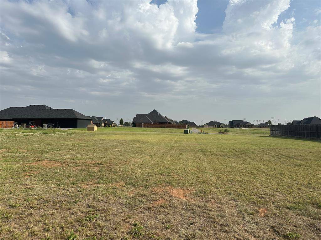 Weatherford, OK 73096,2105 N Club House Drive