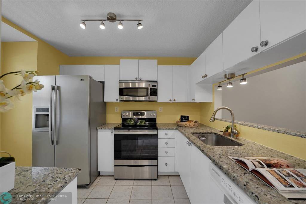 Fort Lauderdale, FL 33311,225 City View Dr  #225