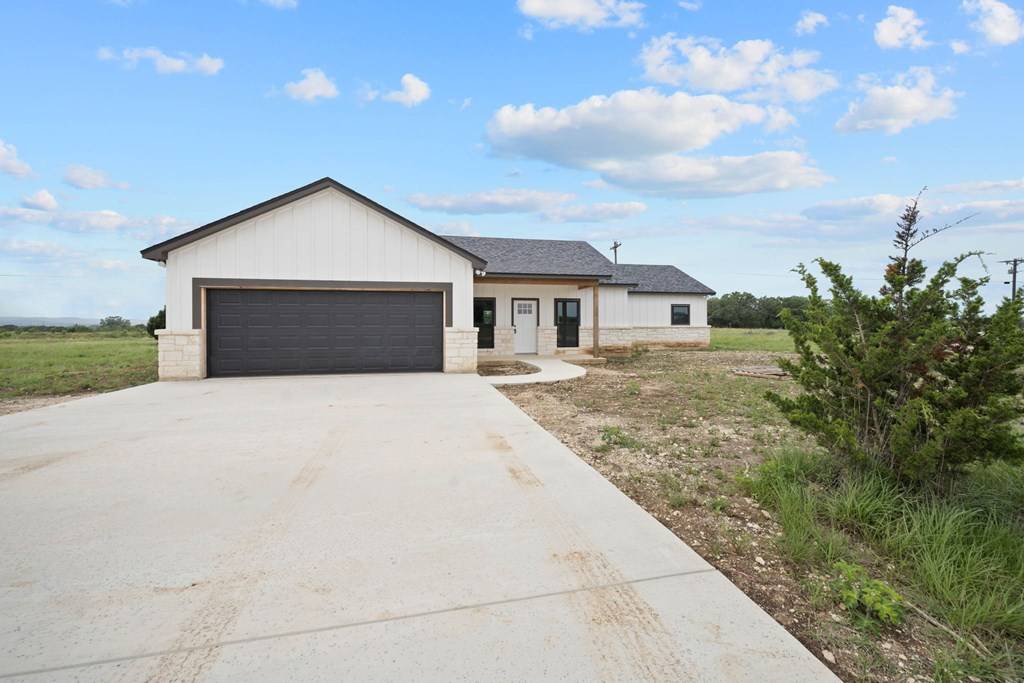 Bandera, TX 78003,825 Lost Valley Dr