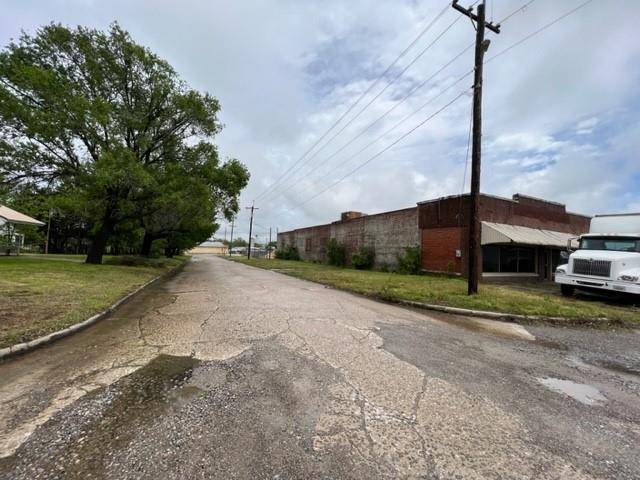 Okemah, OK 74859,126 N 2nd Street