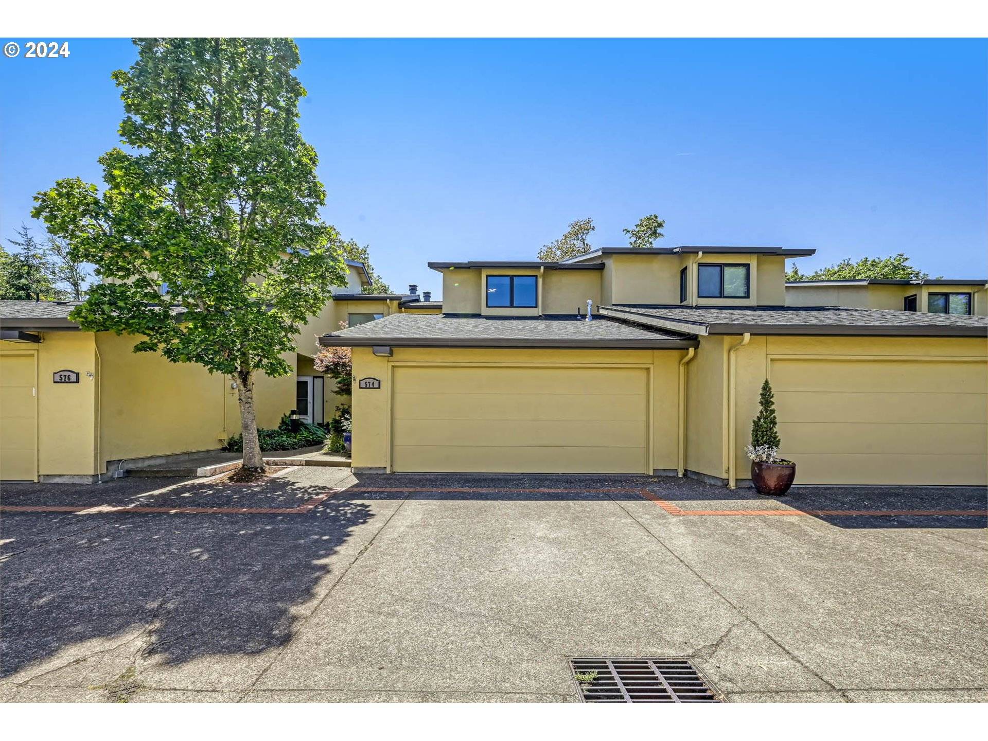 Eugene, OR 97401,574 WIMBLEDON CT