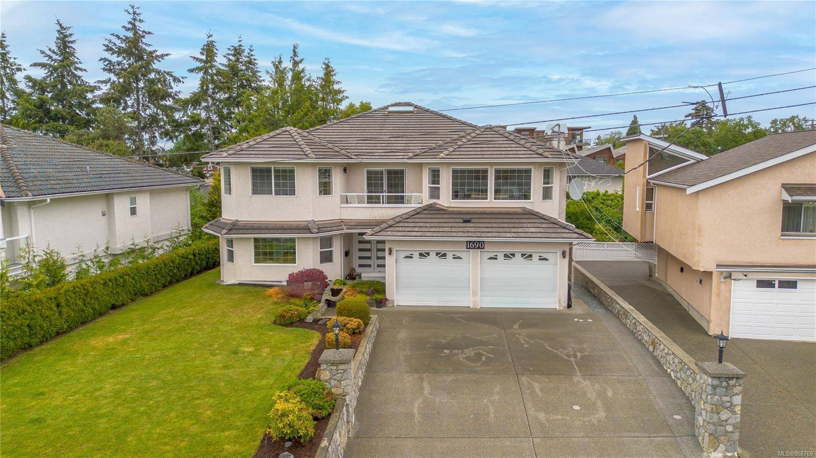 Saanich, BC V8P 1Y1,1690 Stanhope Pl