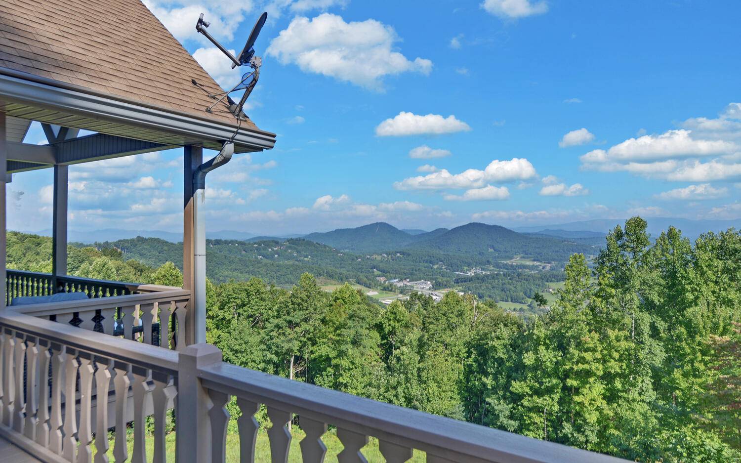 Hiawassee, GA 30546,465 Sunset Drive