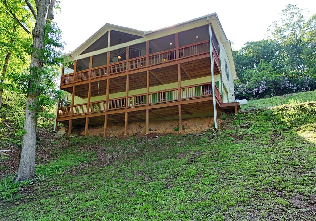 Hiawassee, GA 30546,1621 Bearmeat Creek Road