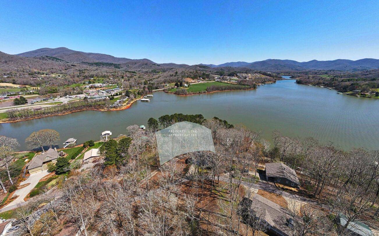 Hiawassee, GA 30546,816 Big Oak Lane