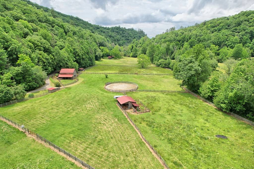 Hayesville, NC 28904,8758 Tusquittee Road