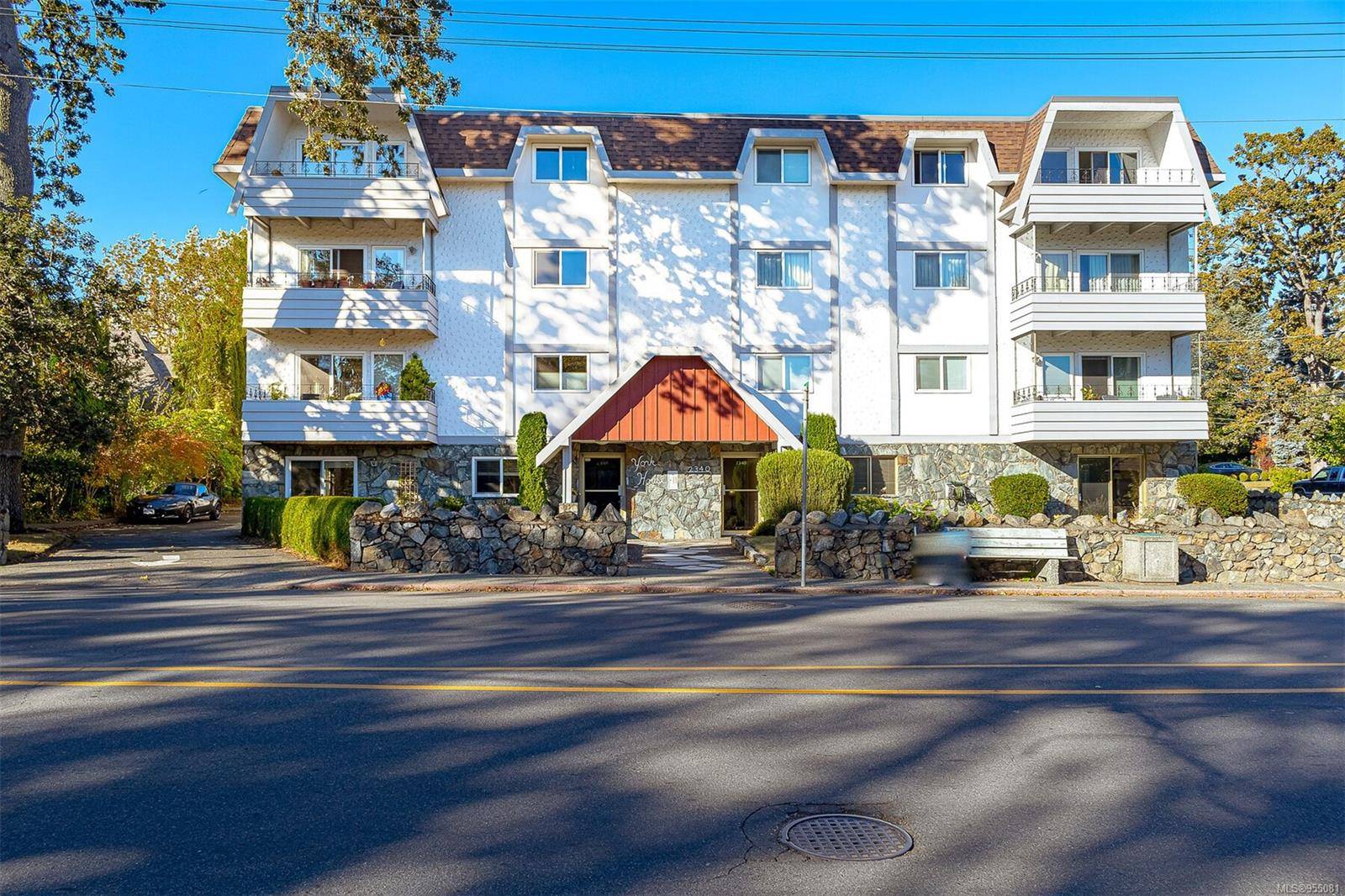 Oak Bay, BC V8R 1G9,2340 Oak Bay Ave #202