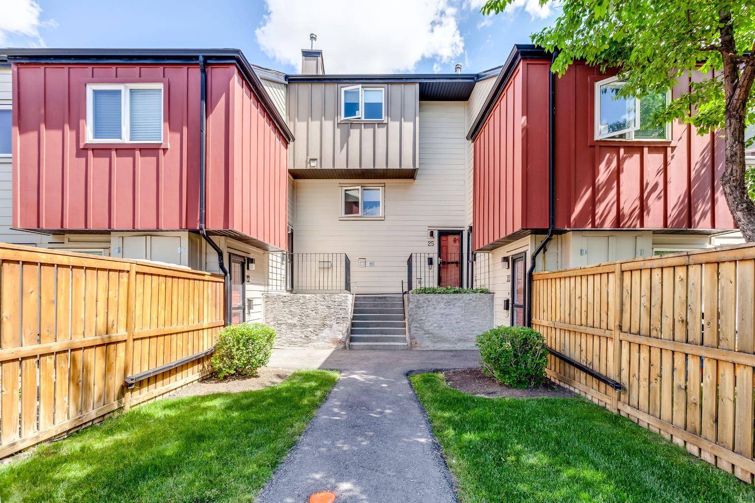 Calgary, AB T3A 2H4,4740 Dalton DR NW #24