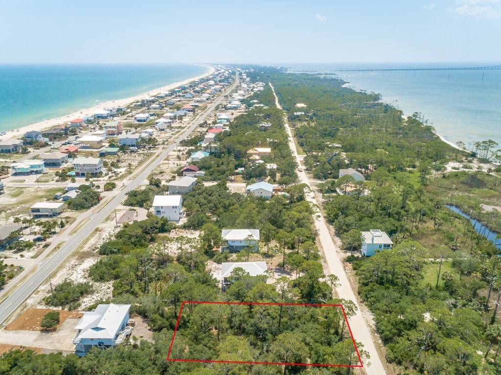 St. George Island, FL 32328,1032 E Pine Ave