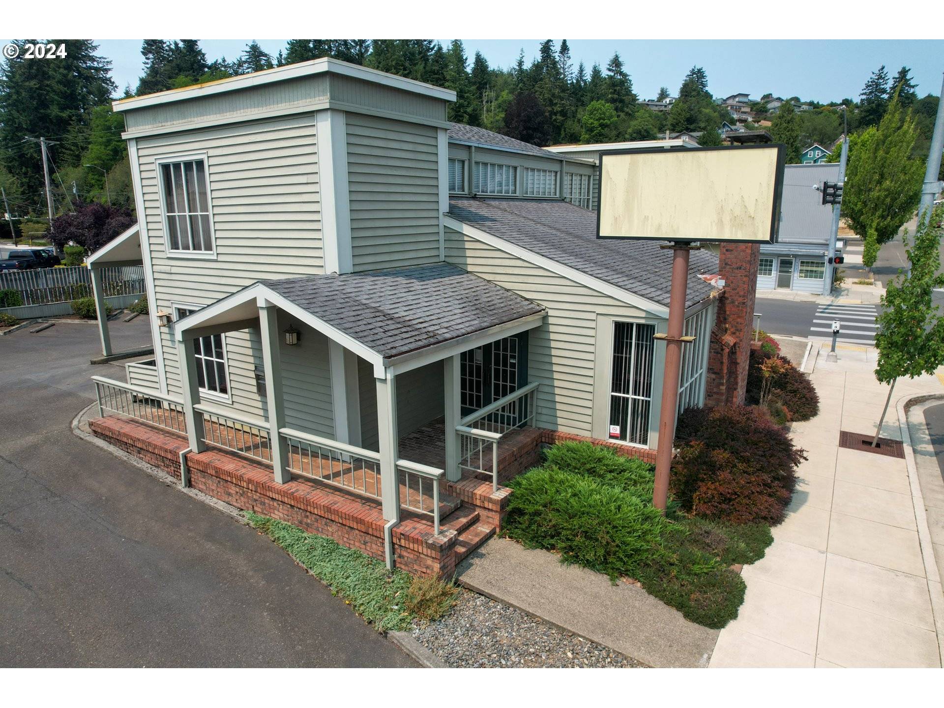 Coos Bay, OR 97420,185 N 4TH ST