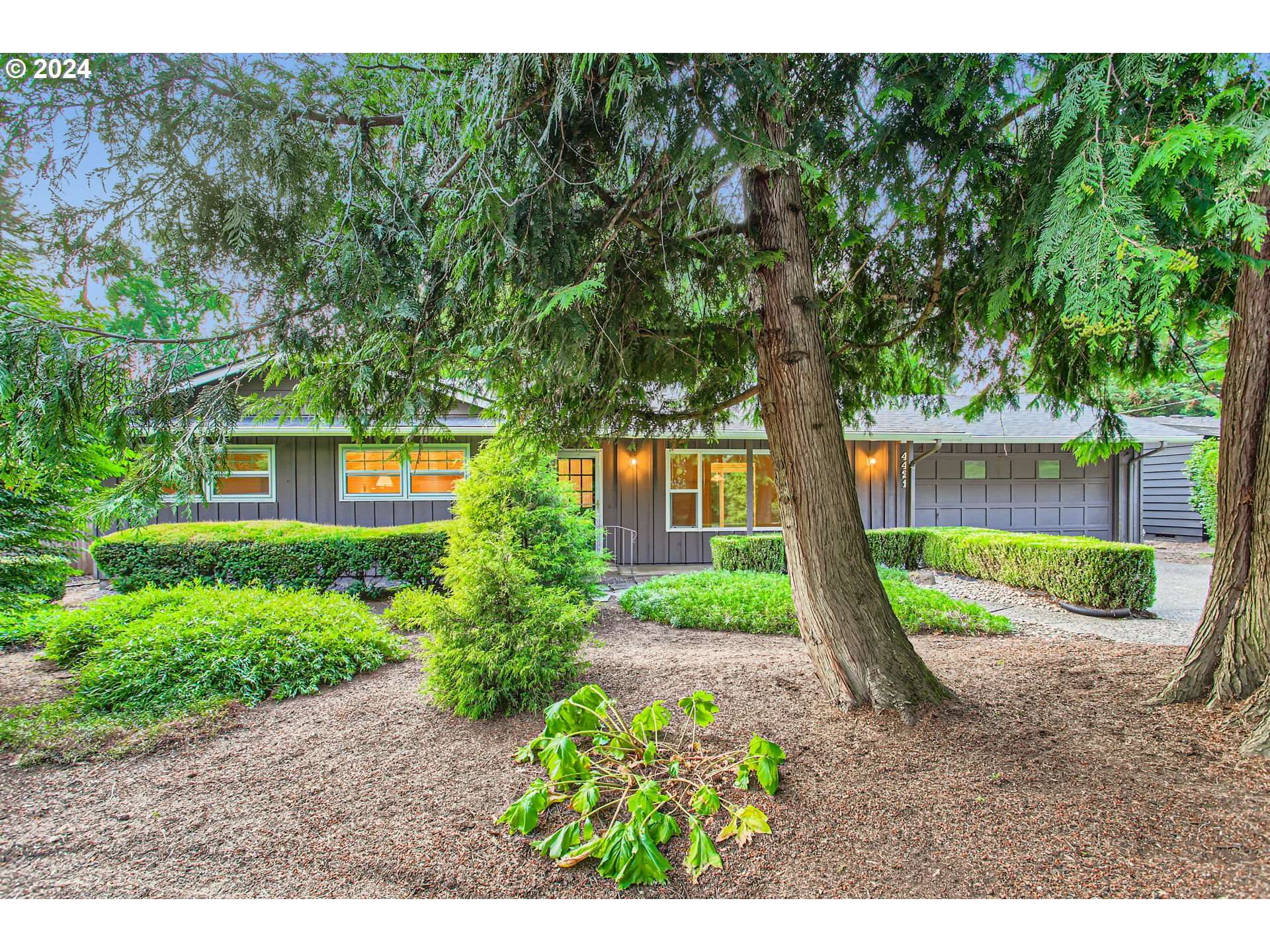 Lake Oswego, OR 97035,4421 UPPER DR