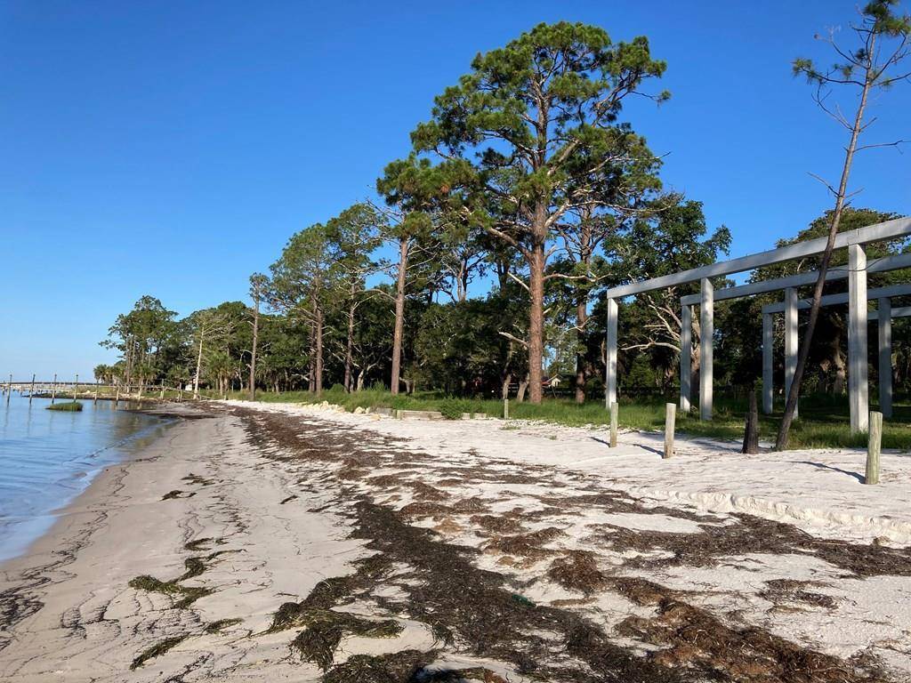 Carrabelle, FL 32322,3092 Hwy 98 E