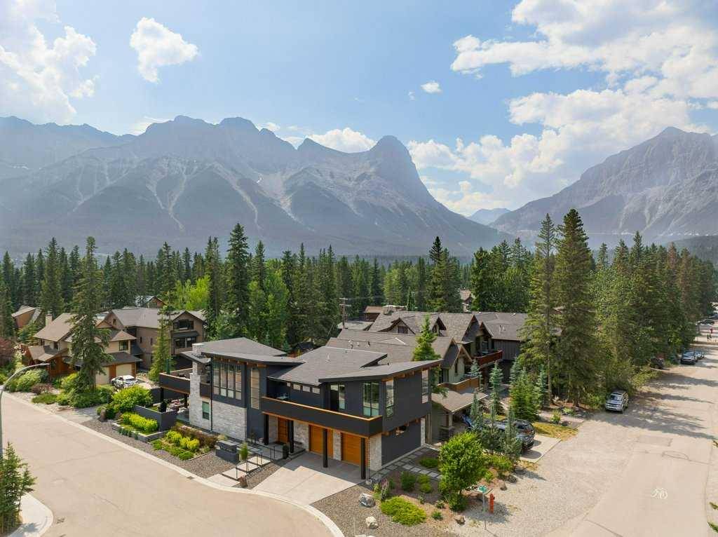 Canmore, AB T1W 2G5,413 4th ST