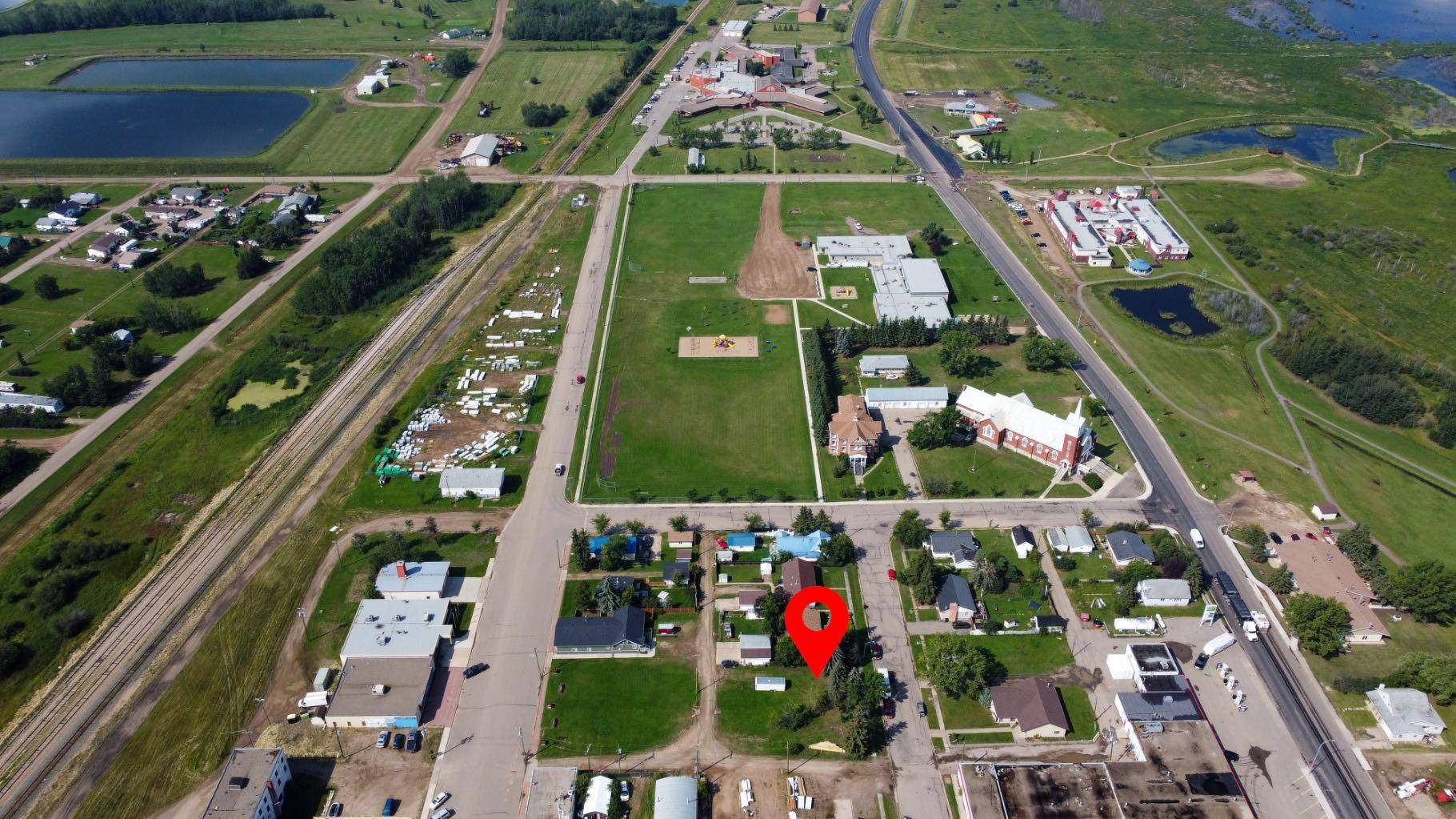 Mclennan, AB T0H 2L0,15 2 AVE NW