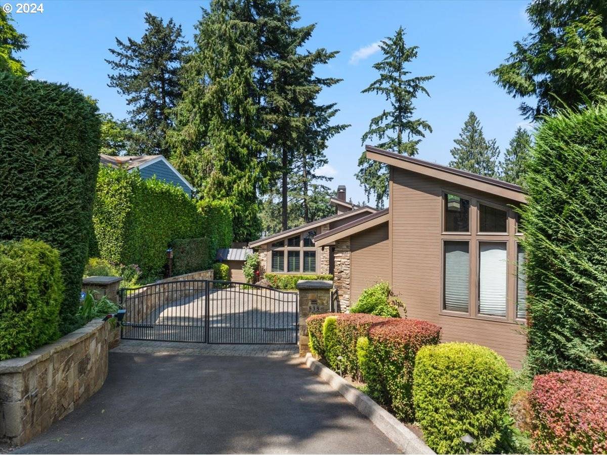 Lake Oswego, OR 97034,535 MIDDLECREST RD