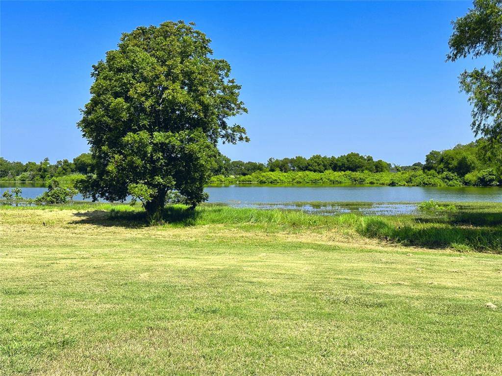 Kerens, TX 75144,5086 Waterfront Road