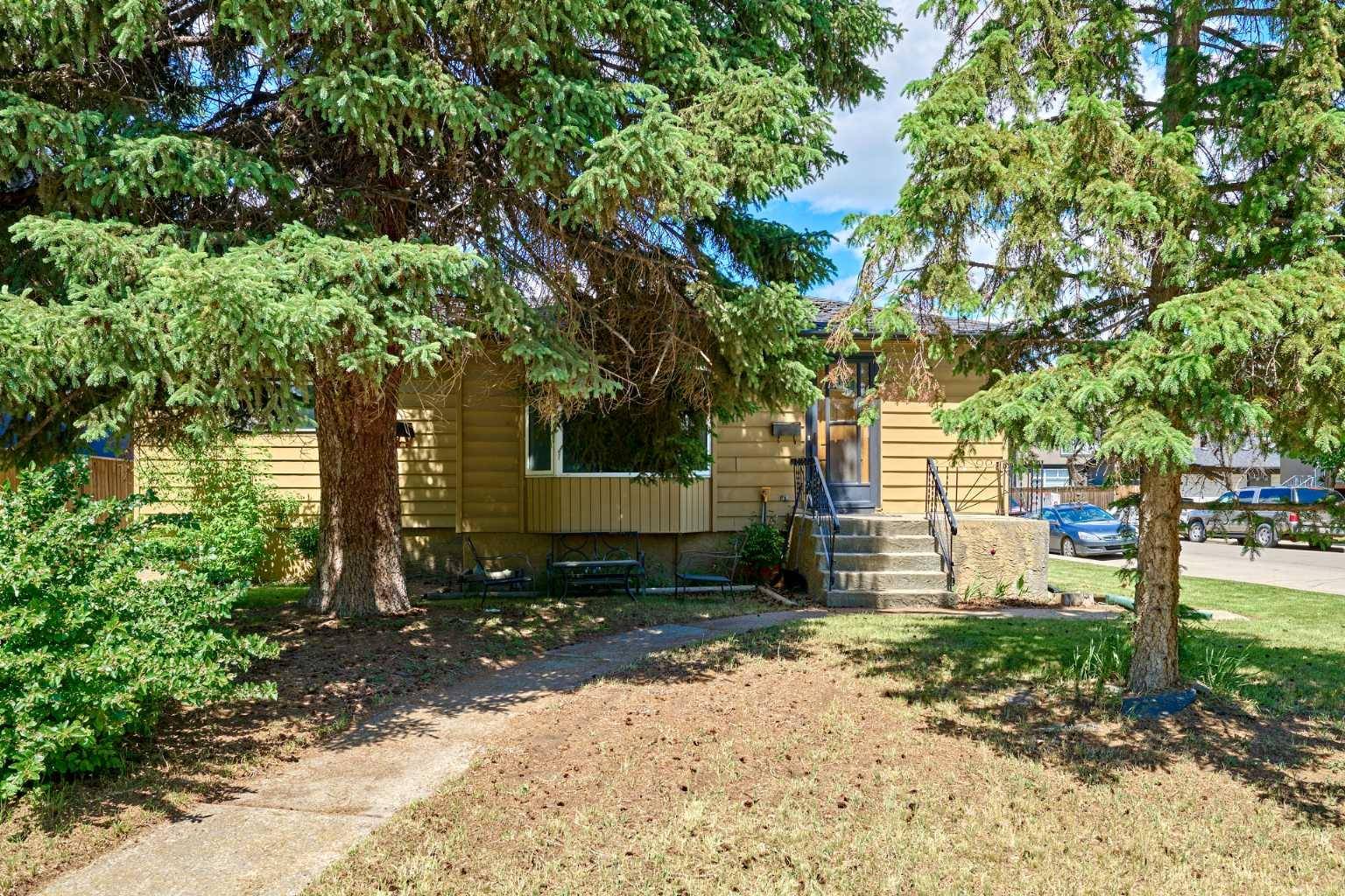 Calgary, AB T2E 1V9,464 23 AVE NE