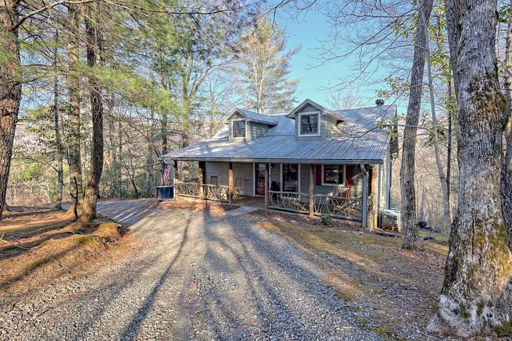 Hiawassee, GA 30546,377 Country Hill Road