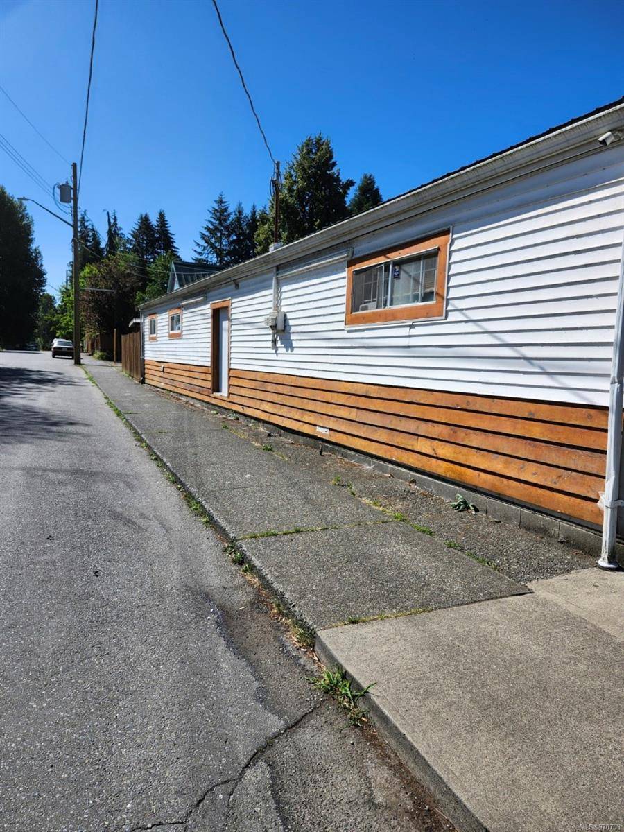 Courtenay, BC V9N 1L1,908 5th St