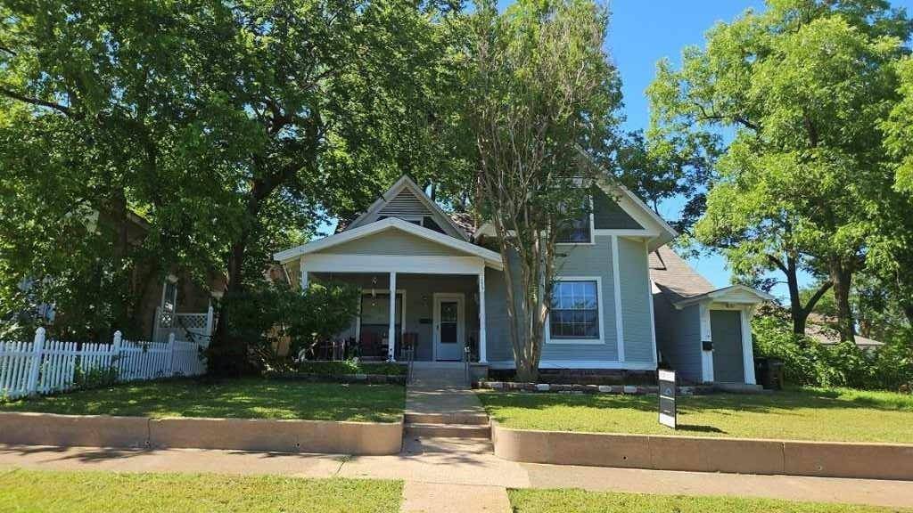 Denison, TX 75020,224 W Hull Street