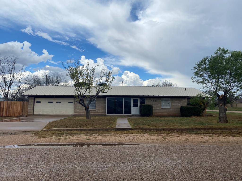 Robert Lee, TX 76945,402 W 15th St